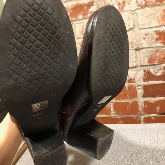 MADE IN SPAIN. SIZE 9 BROWN LEATHER BOOTIES* - Picture 3 of 3